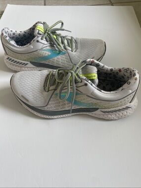 Brooks Men’s White and Light Blue Running Sneakers